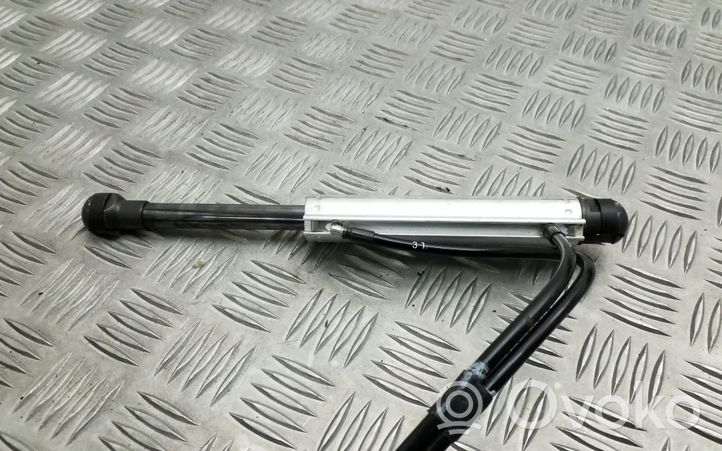 Volkswagen Eos Convertible roof line/pipe/hose 