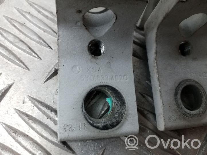 Skoda Octavia Mk2 (1Z) Zawiasy drzwi przednich 6Y0833402C