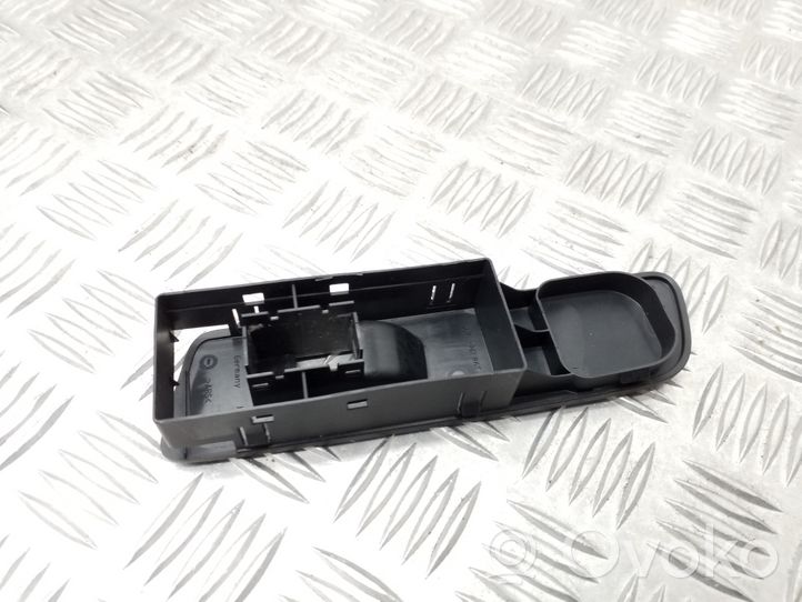 Volkswagen Tiguan Ramka przycisków otwierania szyby drzwi przednich 5N2867255A