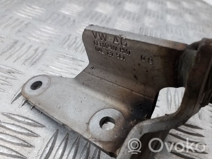 Audi Q3 8U Soporte de apoyo/base del silenciador 04L131561J