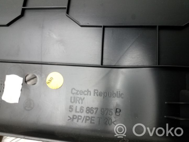 Skoda Yeti (5L) Takaluukun alaosan verhoilu 5L6867975B