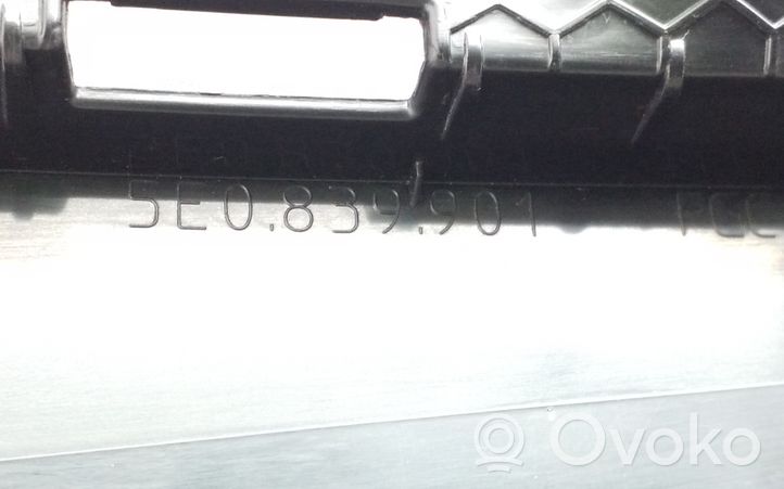 Skoda Octavia Mk3 (5E) Rivestimento modanatura del vetro della portiera posteriore 5E0839901