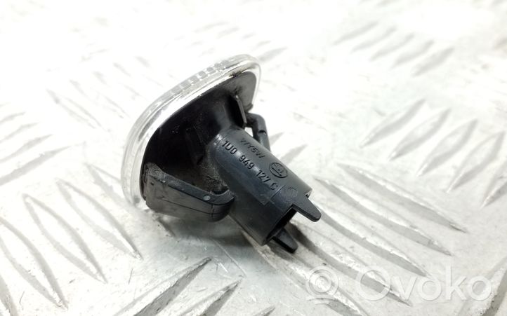 Skoda Rapid (NH) Indicatore di direzione del parafango anteriore 1U0949127C