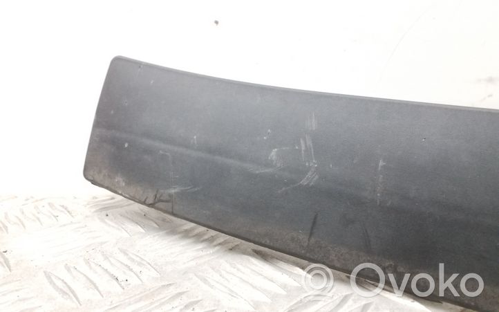 Audi A5 8T 8F Apatinė dalis radiatorių panelės (televizoriaus) 8T0807217A