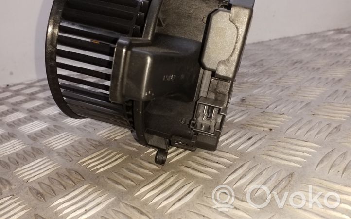 Audi Q7 4M Pečiuko ventiliatorius/ putikas 4M1820021C