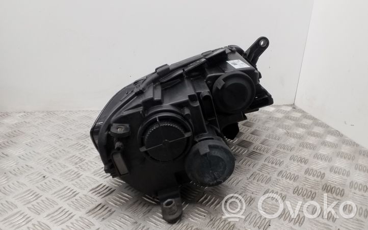 Volkswagen PASSAT B7 Lampa przednia 3AC941005