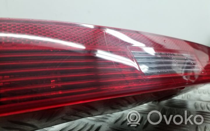 Audi Q3 8U Aizmugures bufera gaisma 8U0945096