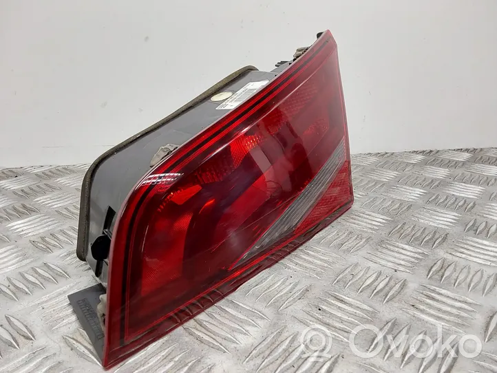 Audi A3 S3 8V Lampy tylnej klapy bagażnika 8V4945094