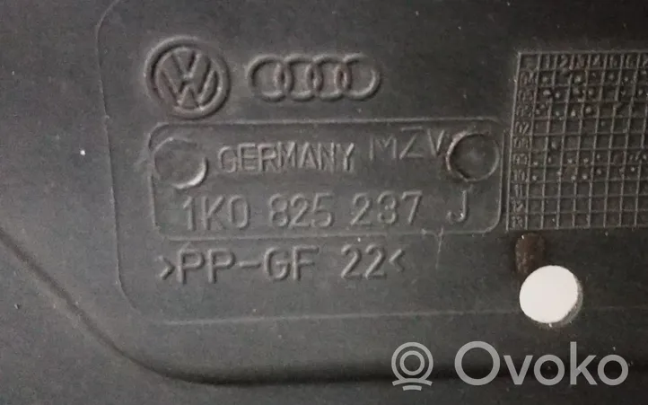 Volkswagen Golf V Moottorin alustan välipohjan roiskesuoja 1K0825237J