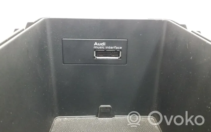 Audi A3 S3 8V Hansikaslokeron keskikonsoli 8V0863300A