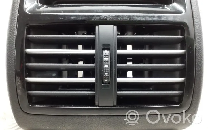 Volkswagen PASSAT B8 Rejilla de ventilación trasera 3G0864298J
