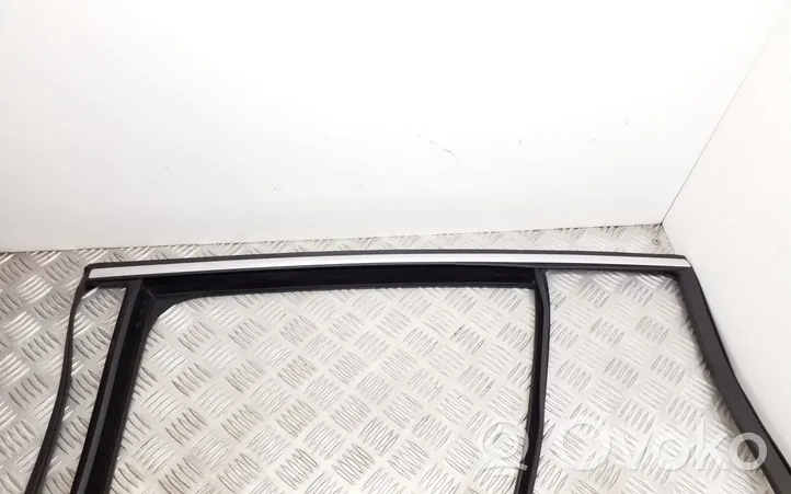 Volkswagen Tiguan Rivestimento modanatura del vetro della portiera posteriore 5N0839431H