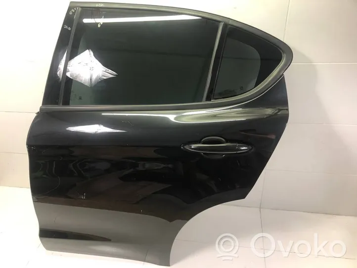 Alfa Romeo Stelvio Puerta trasera 