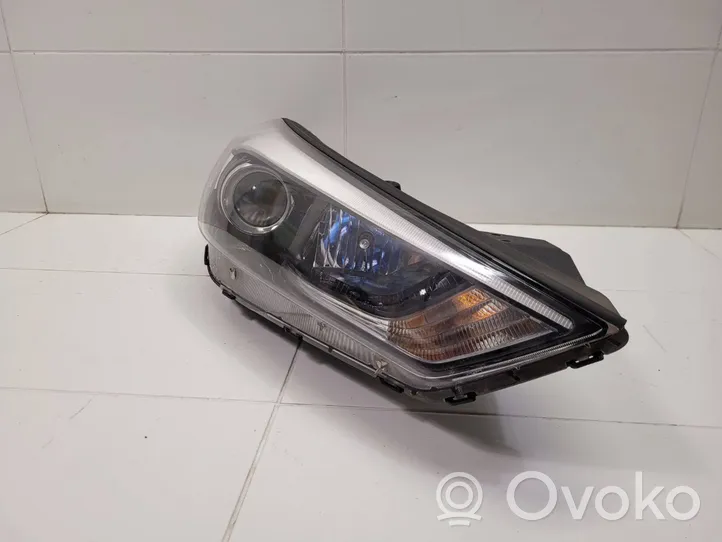 Hyundai Tucson TL Lampa przednia 