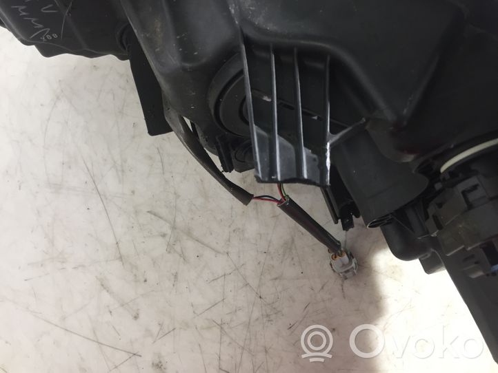 Nissan Qashqai Передняя фара 10019009