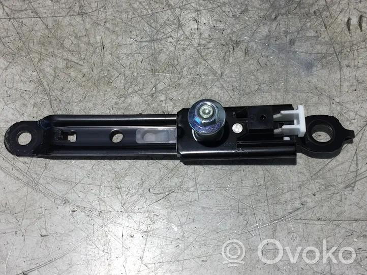 Toyota RAV 4 (XA50) Rail de réglage hauteur de ceinture de sécurité E563003