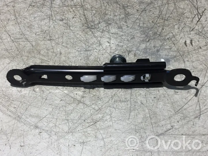 Toyota RAV 4 (XA50) Rail de réglage hauteur de ceinture de sécurité E563003