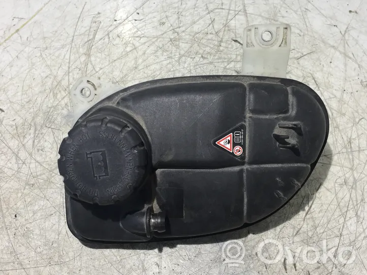 Mercedes-Benz Vito Viano W447 Vase d'expansion / réservoir de liquide de refroidissement A0005840807