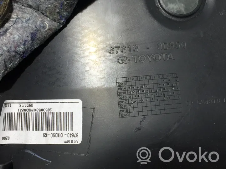 Toyota Yaris Apmušimas galinių durų (obšifke) 676130D550