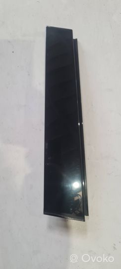 Volkswagen Jetta V Rivestimento modanatura del vetro della portiera posteriore 1K5839902