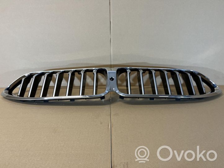 BMW 8 G15 Maskownica / Grill / Atrapa górna chłodnicy 7449420