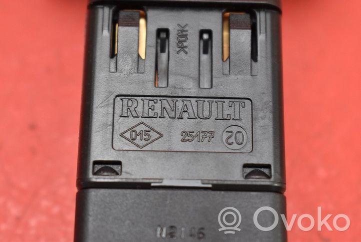 Renault Thalia I Interrupteur feux de détresse 25177