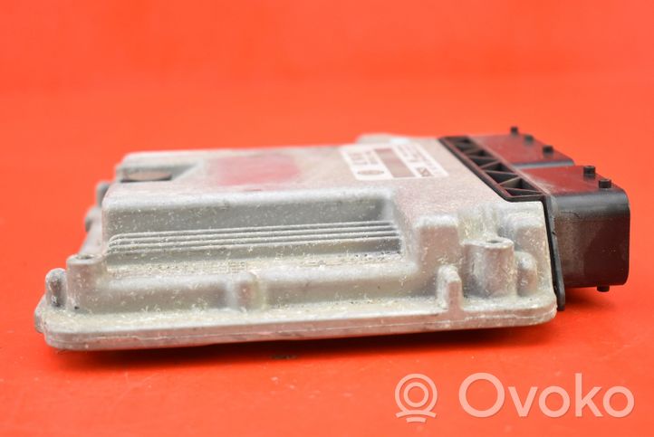 Volkswagen Touran I Relay mounting block 03C906056F