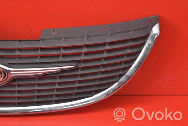 Chrysler Grand Voyager IV Front grill 4857522AA