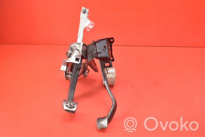 Opel Tigra B Accelerator throttle pedal 13138760