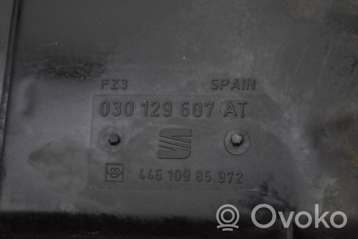 Seat Ibiza II (6k) Oro filtro dėžė 030129607AT