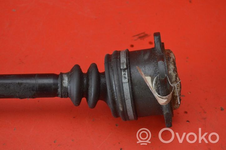 Audi A4 S4 B5 8D Priekšējā pusass 8D0407272