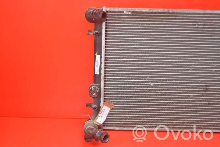 Volkswagen Polo IV 9N3 Dzesēšanas šķidruma radiators 6Q0121253R