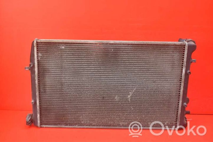 Volkswagen Polo IV 9N3 Dzesēšanas šķidruma radiators 6Q0121253R