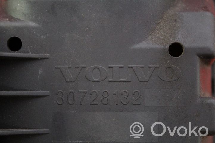 Volvo V70 Skrzynka bezpieczników / Komplet 30728132