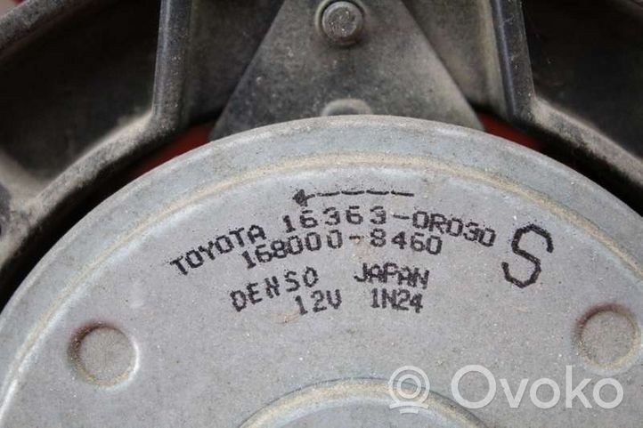 Toyota Avensis T270 Ventilador eléctrico del radiador 16040-0R160
