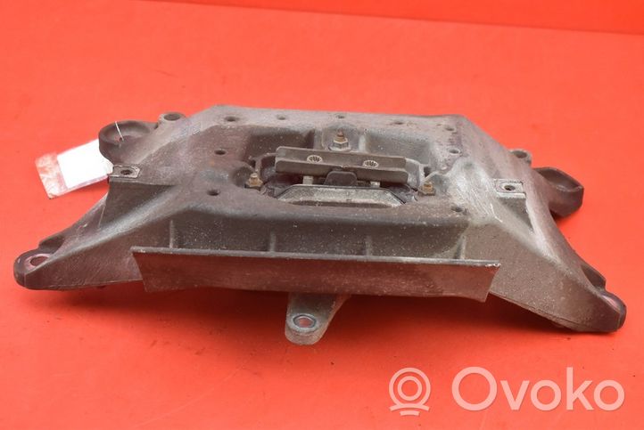 Audi A4 S4 B8 8K Pavarų dėžės tvirtinimo kronšteinas 8K0399263T