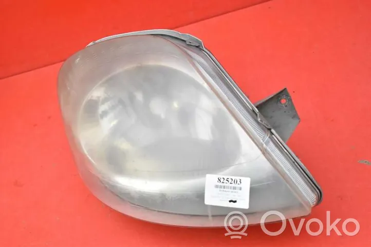 Opel Vivaro Headlight/headlamp 7700311372