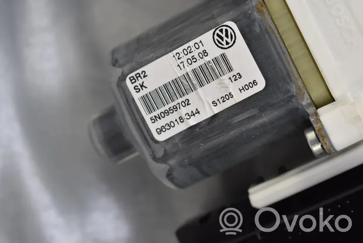 Volkswagen Tiguan Elektryczny podnośnik szyby drzwi przednich 5N1837730