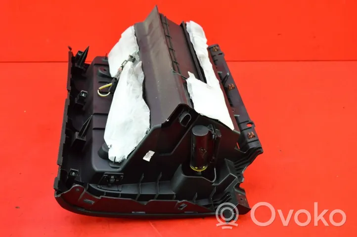 Chevrolet Orlando Glove box 