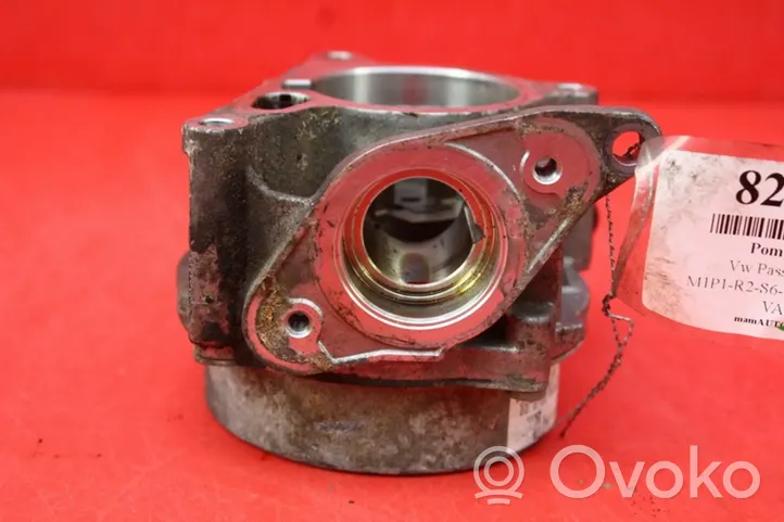 Volkswagen PASSAT CC Vacuum pump 06H145100AK