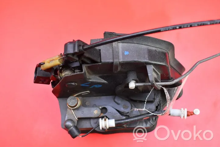 BMW X5 E53 Front door lock 8402537