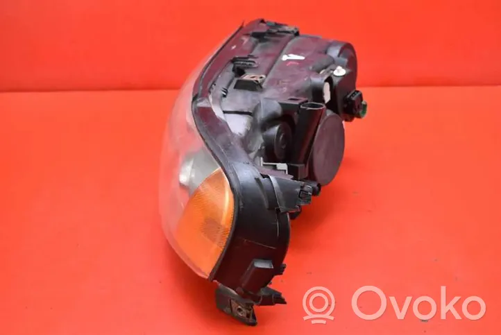 Volvo S60 Lampa przednia 30698835