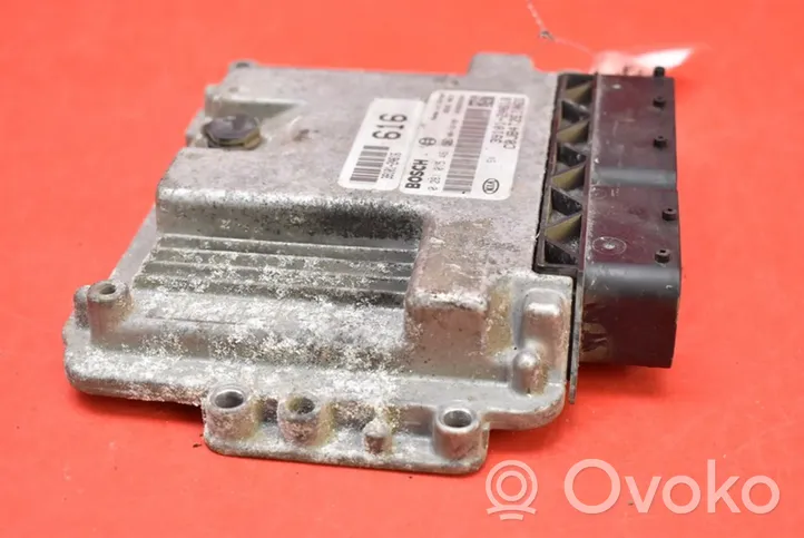 KIA Rio Komputer / Sterownik ECU silnika 0281015461