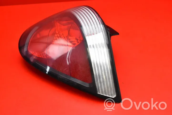 KIA Rio Lampa tylna 92402-1G2R