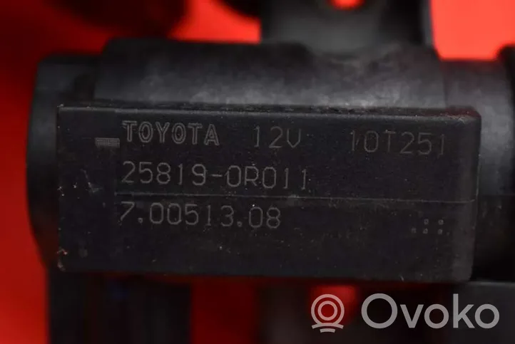 Toyota Corolla Verso E110 Zawór podciśnieniowy 25819-0R011