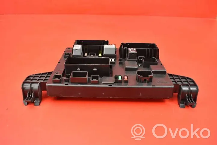 Opel Astra J Fuse box set 13302301