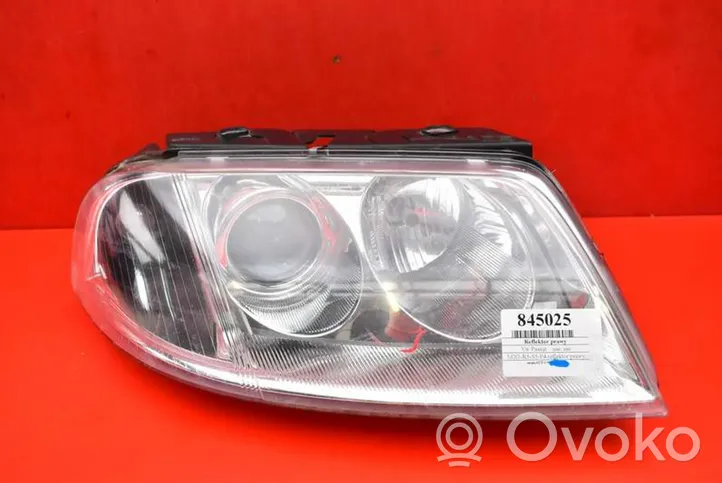 Volkswagen PASSAT B5.5 Lampa przednia 0000