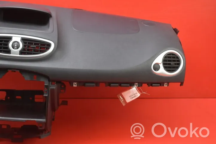 Renault Clio III Tableau de bord 210850010021