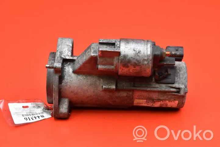 Volkswagen PASSAT B5.5 Starter motor 068911024L