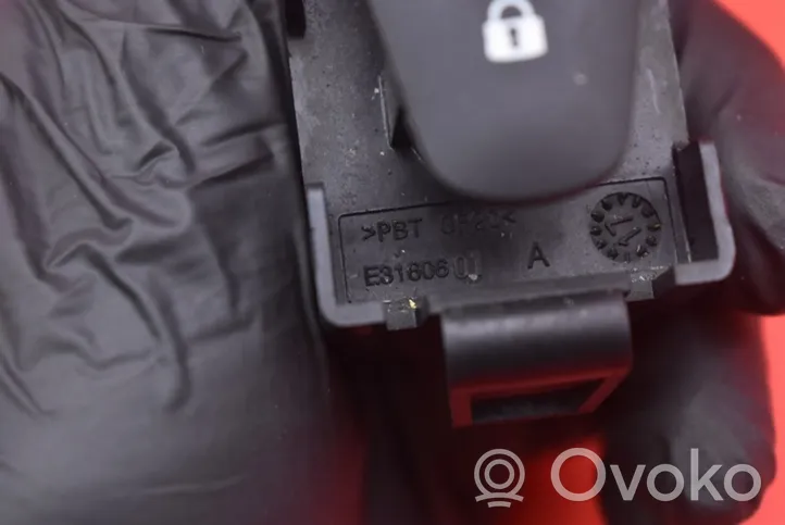 Dacia Dokker Przycisk świateł awaryjnych E3160101